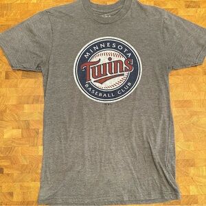 Gray Minnesota Twins T-Shirt- Women’s Size Medium